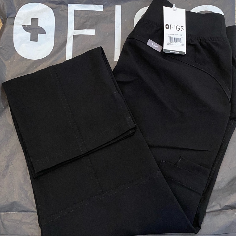 FIGS NWT Kade Cargo Scrub Pants Black Xsmall petite
